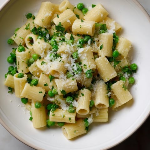 Steaming bowl of Garlic Butter Ditalini with Peas, a comforting pasta ready to be enjoyed.