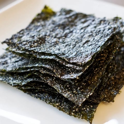Golden roasted seaweed chips with a satisfying crunch, arranged neatly for a healthy snack.